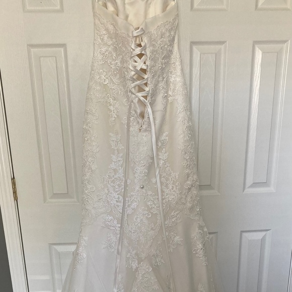 San Patrick Strapless, Lace Wedding Dress - Picture 9 of 12